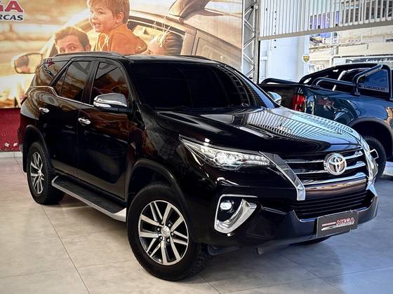 TOYOTA HILUX SW4 2.8 SRX 4X4 16V TURBO INTERCOOLER DIESEL 4P AUTOMÁTICO TOYOTA HILUX SW4 2.8 SRX 4X4 16V TURBO INTERCOOLER DIESEL 4P AUTOMÁTICO